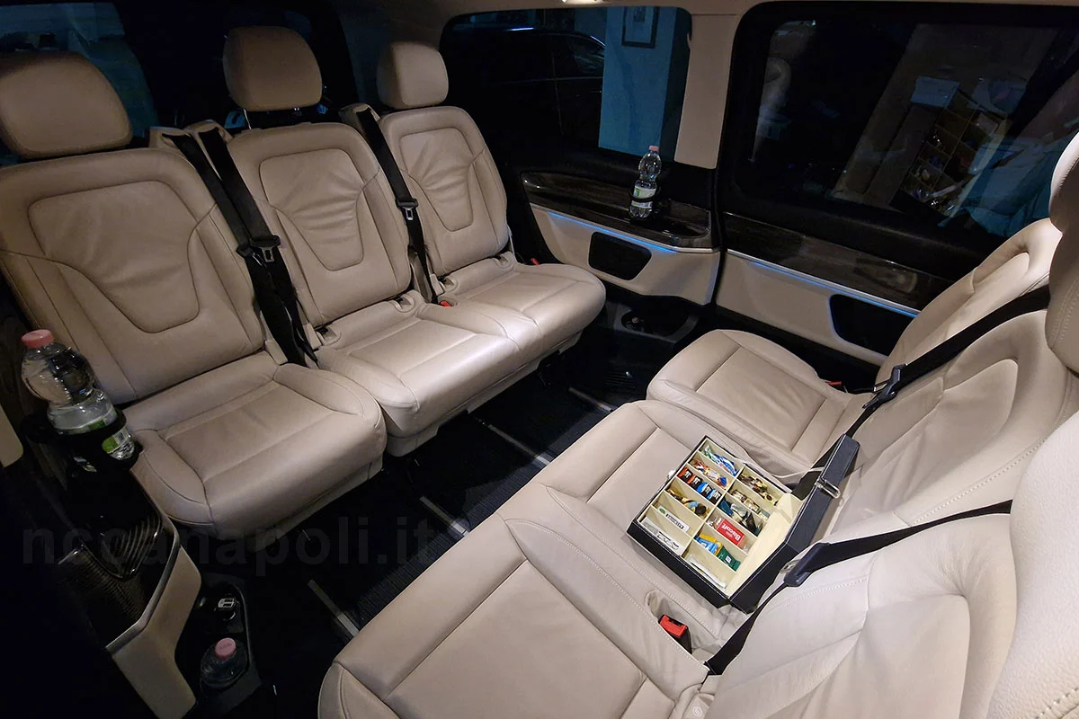 Interni spaziosi minivan Mercedes Classe V