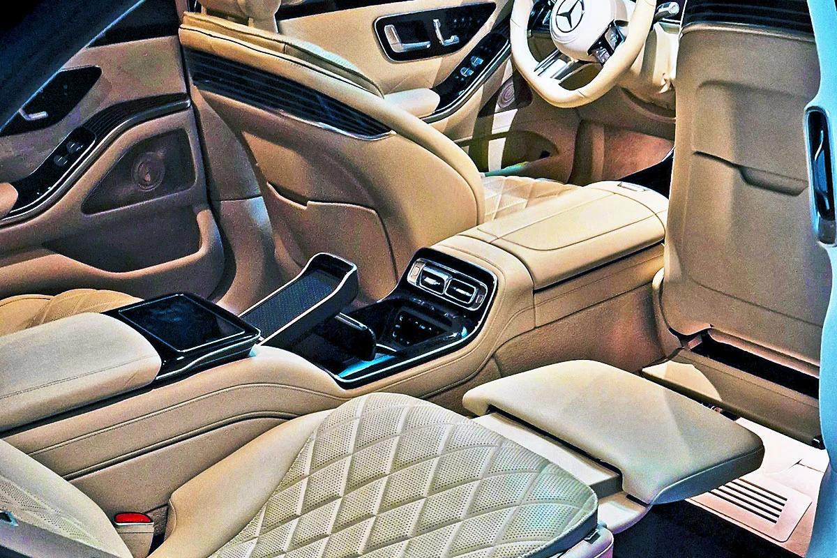 Interni di lusso di una Mercedes per servizio NCC